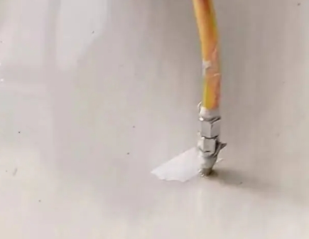 建宁瓷砖空鼓维修公司专业解答在瓷砖铺贴过程中，如果使用的砂料过粗（如全部使用了粗砂），可能会导致以下问题